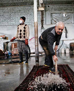 شستشوی سنتی قالی در قالیشویی خاوران  